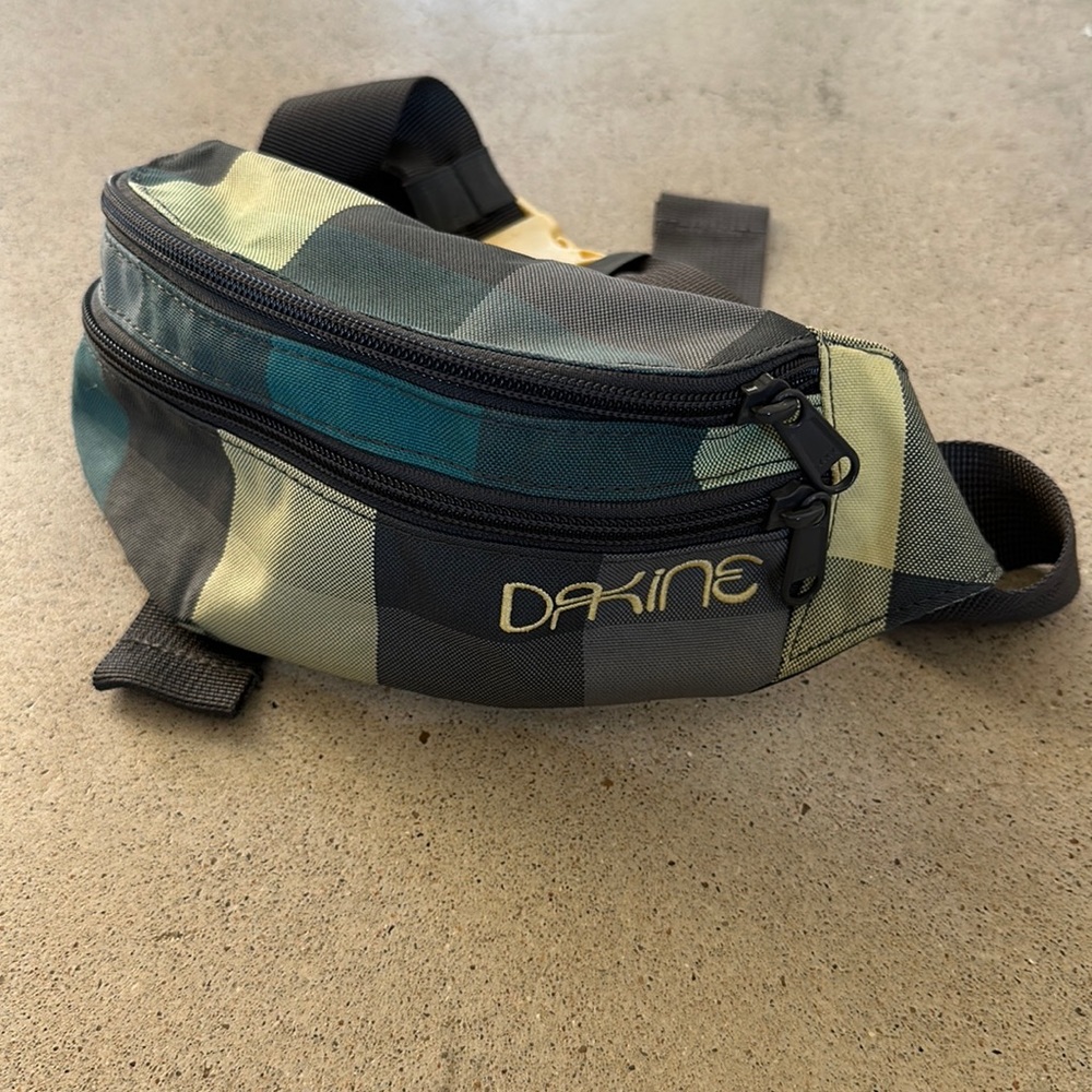 Dakine Fanny pack